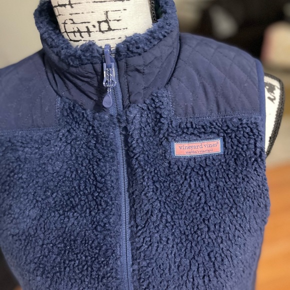 EUC Women’s X-Small Vineyard Vines Blackwatch Reversible Quilted Sherpa Vest - Picture 9 of 16
